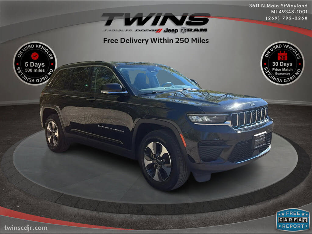2023 Jeep Grand Cherokee Laredo 4WD