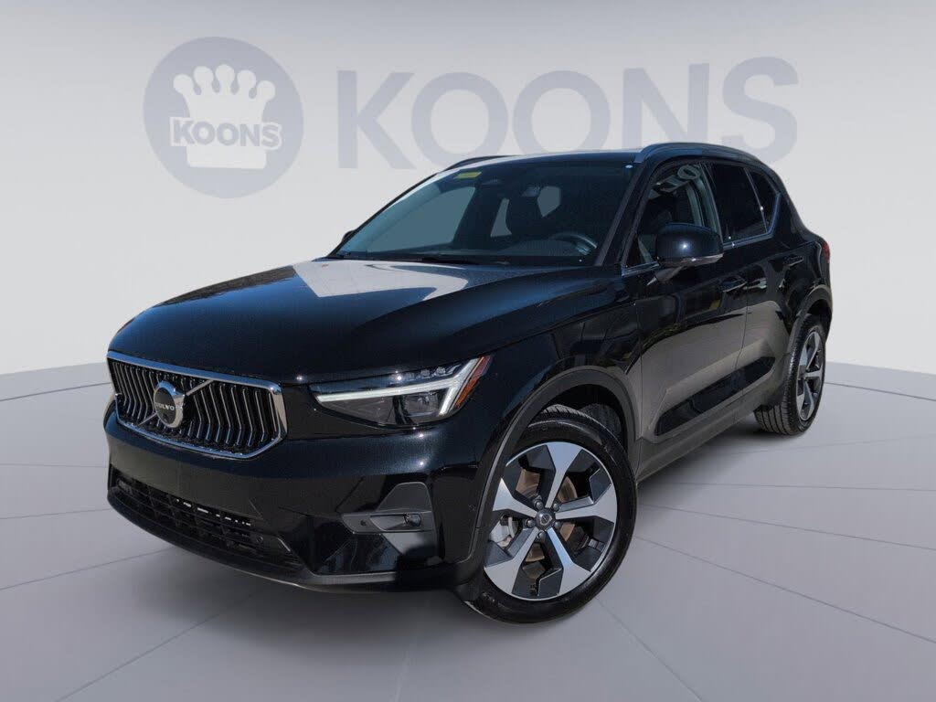 2025 Volvo XC40 B5 Plus Bright Theme AWD