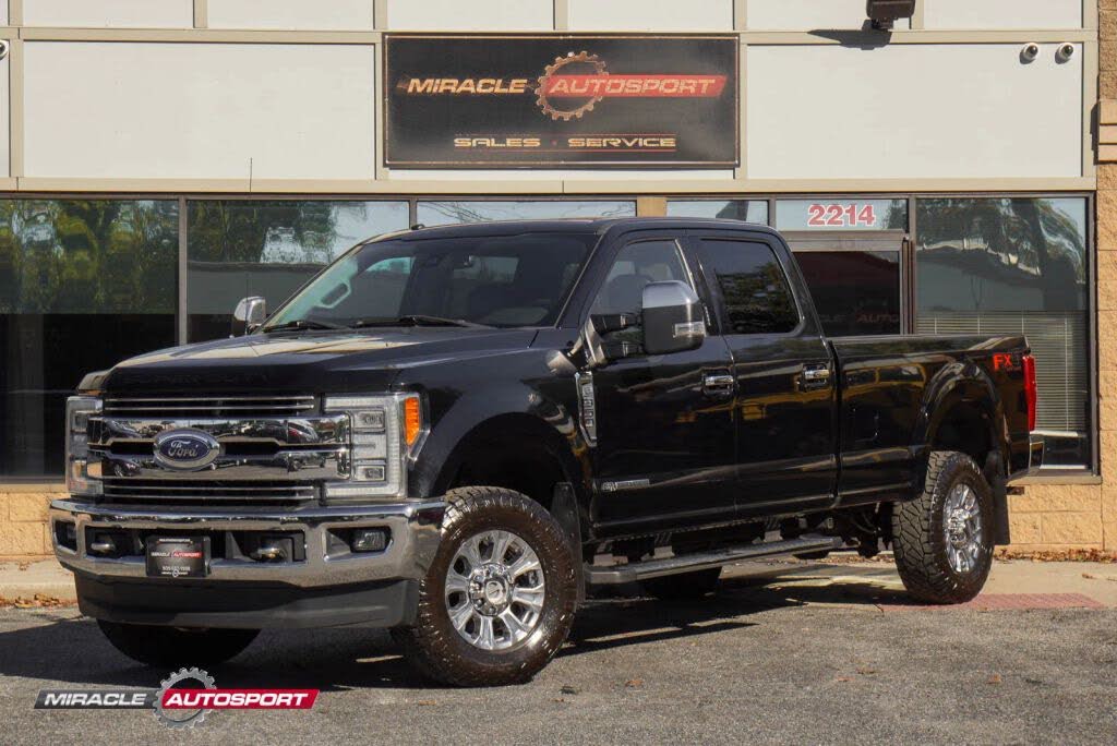 2017 Ford F-350 Super Duty Lariat Crew Cab LB 4WD