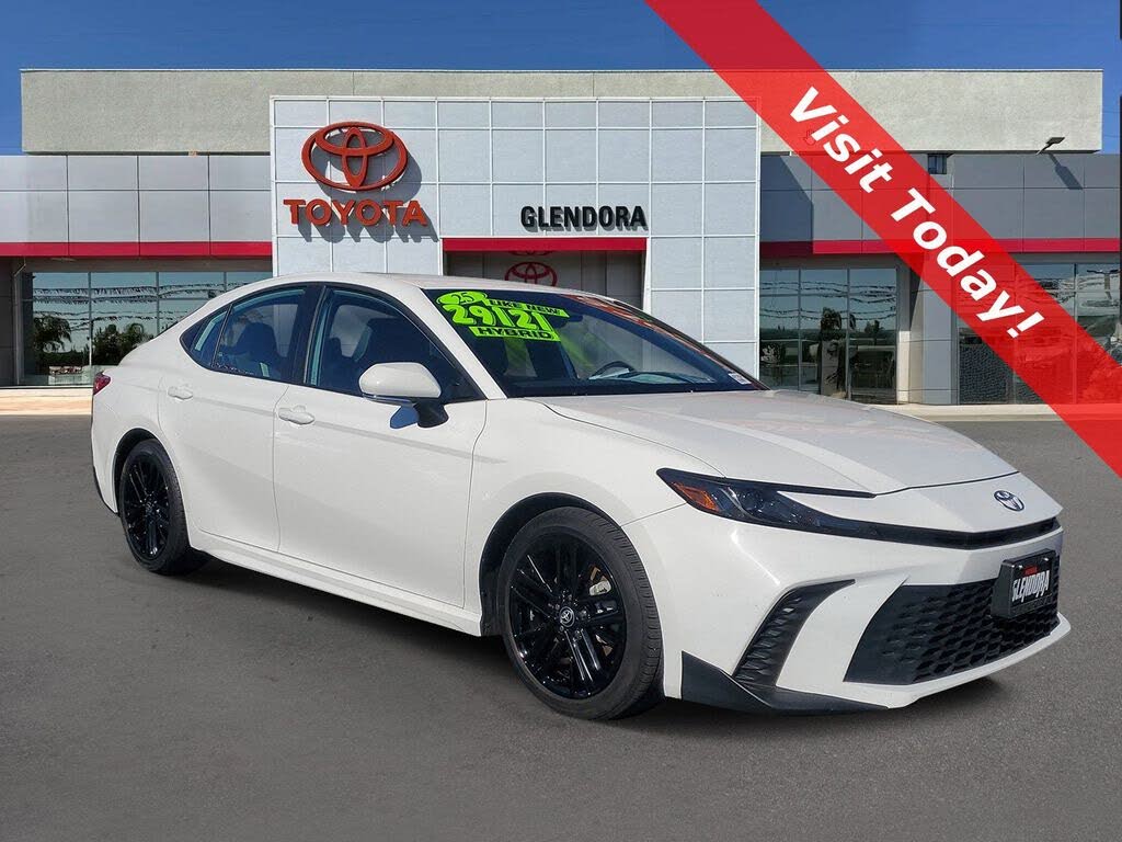 2025 Toyota Camry SE FWD