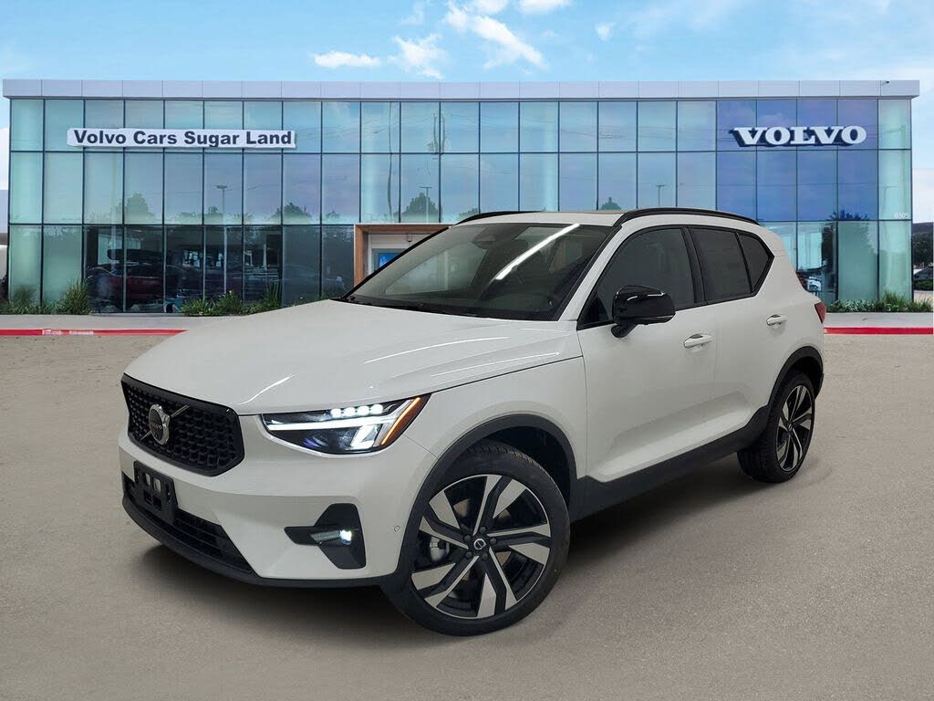 2026 Volvo XC40 B4 Plus FWD