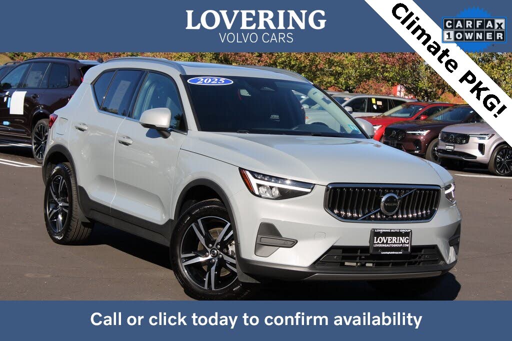 2025 Volvo XC40 B5 Core Bright Theme AWD