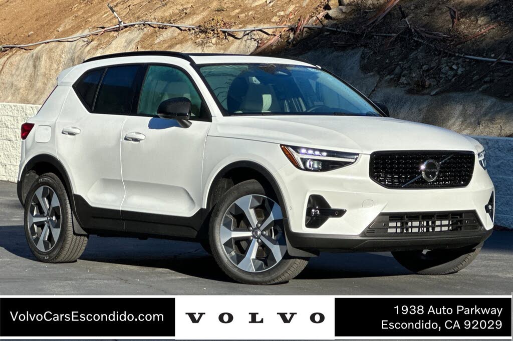 2026 Volvo XC40 B4 Plus FWD