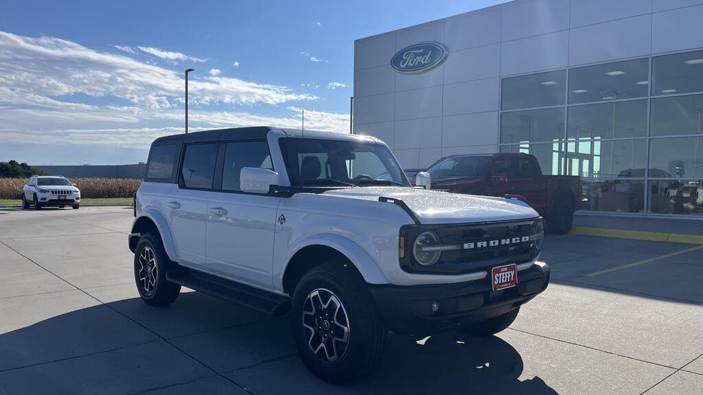 2025 Ford Bronco Outer Banks 4-Door 4WD