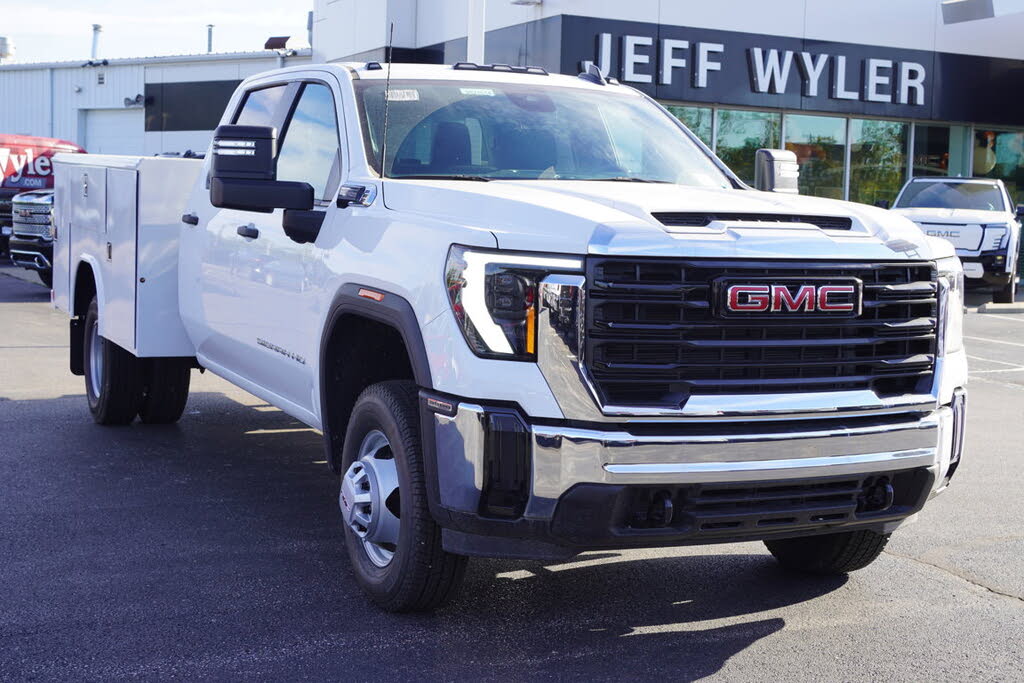 2025 GMC Sierra 3500HD Chassis Pro Crew Cab 4WD