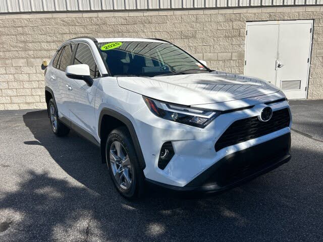 2025 Toyota RAV4 XLE FWD