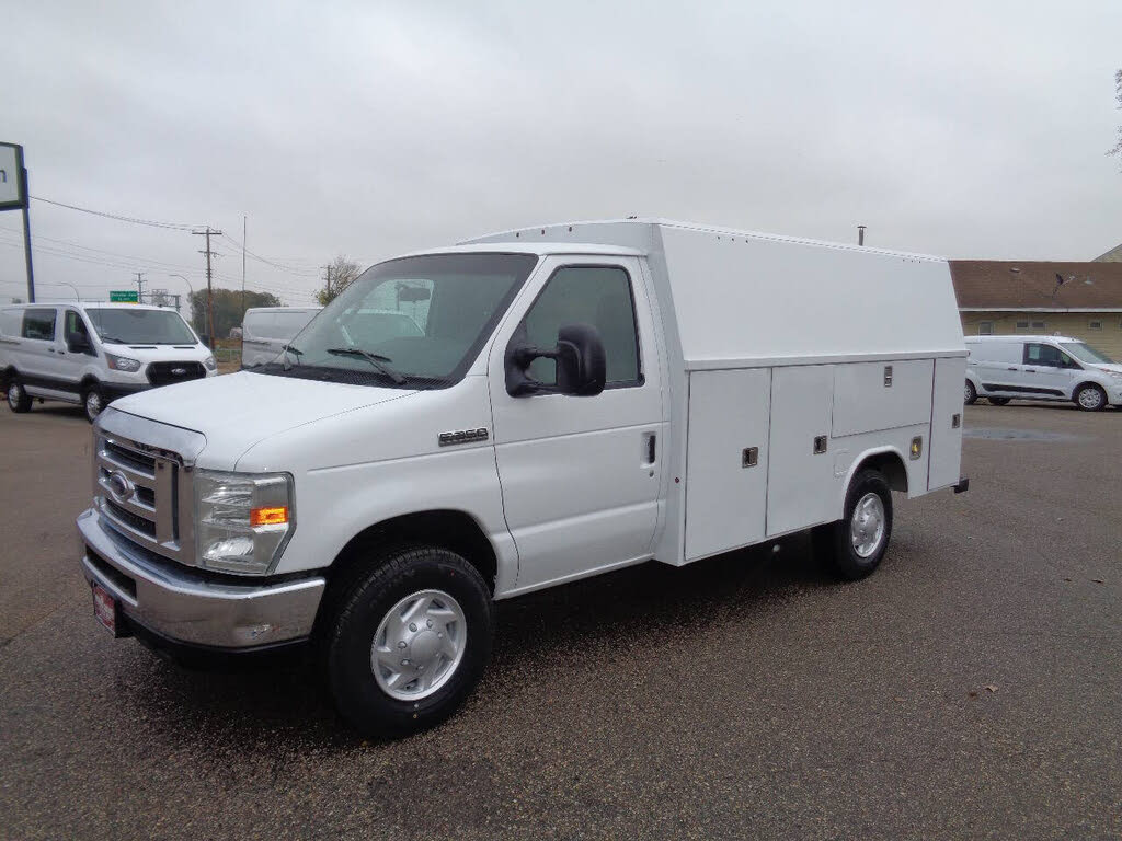 2010 Ford E-Series Chassis E-350 Cutaway 138 RWD with Rear Fuel Tank