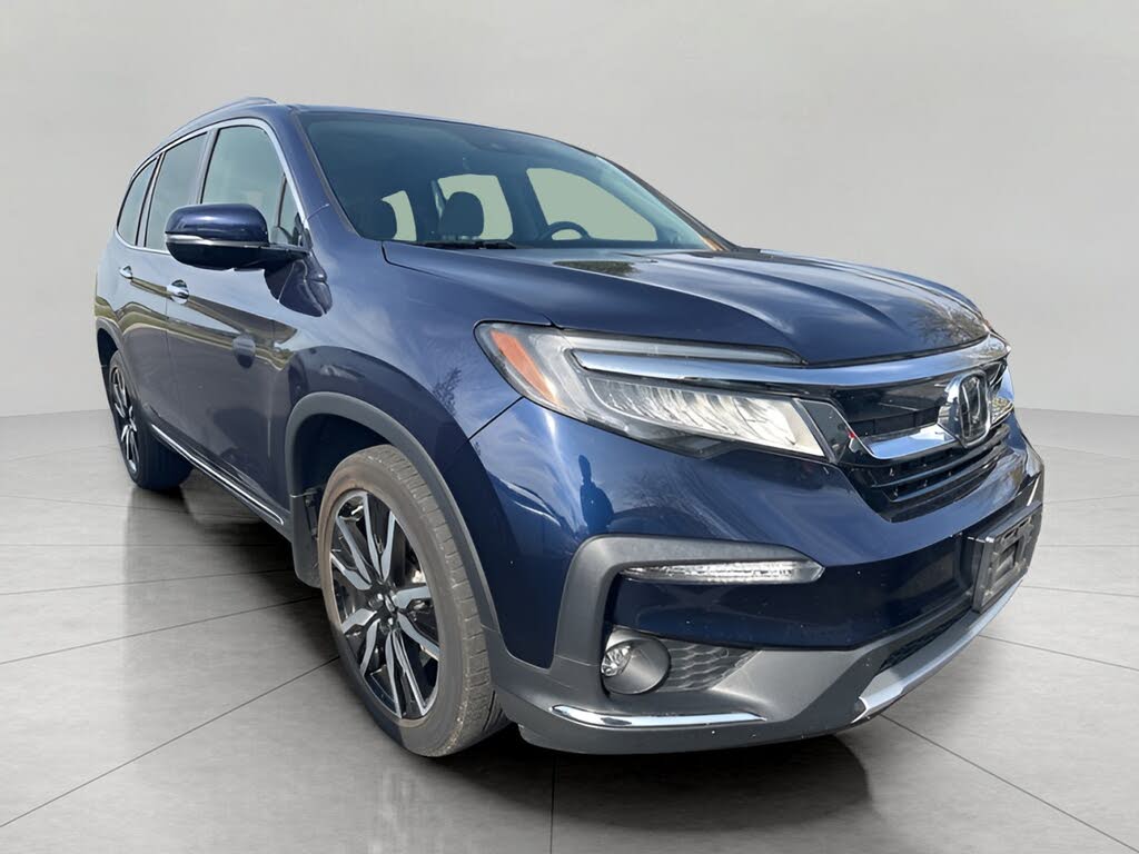 2019 Honda Pilot Touring AWD with Rear Captain's Chairs