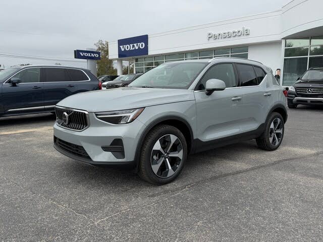 2025 Volvo XC40 B5 Core Bright Theme AWD