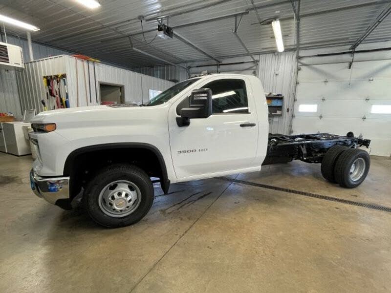 2026 Chevrolet Silverado 3500HD Chassis Work Truck Regular Cab 4WD