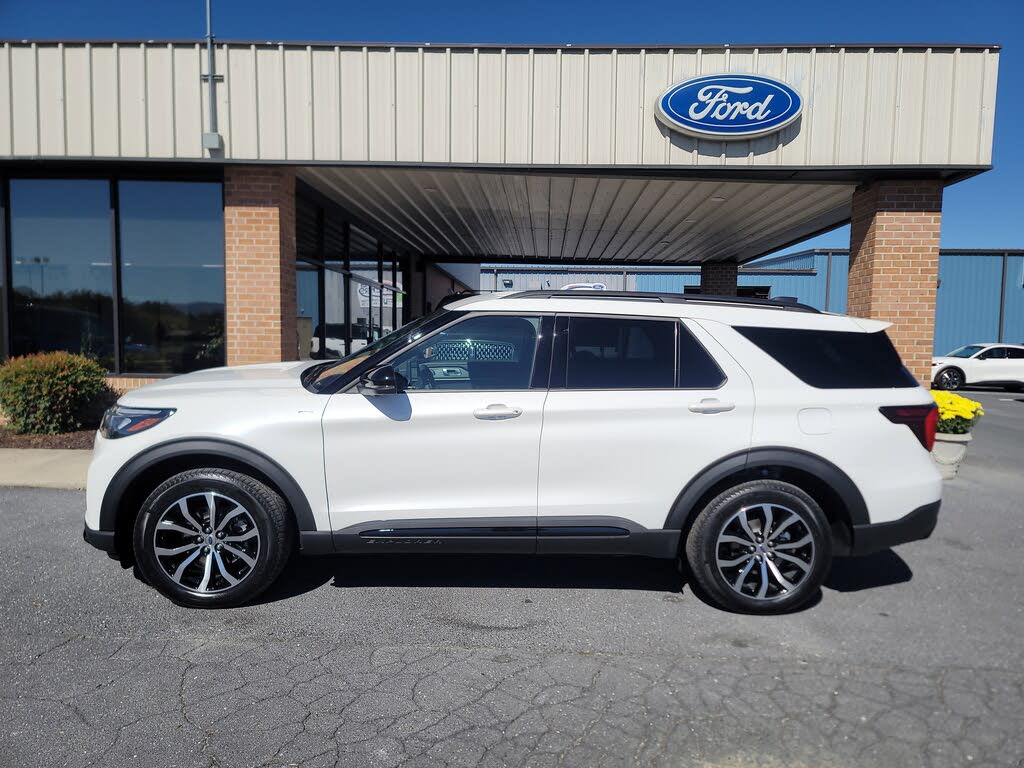 2025 Ford Explorer ST-Line AWD