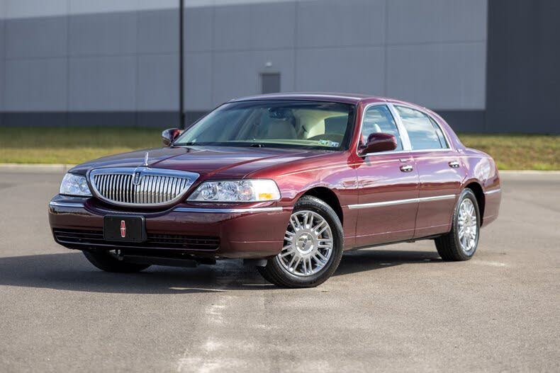 2010 Lincoln Town Car Signature Limited