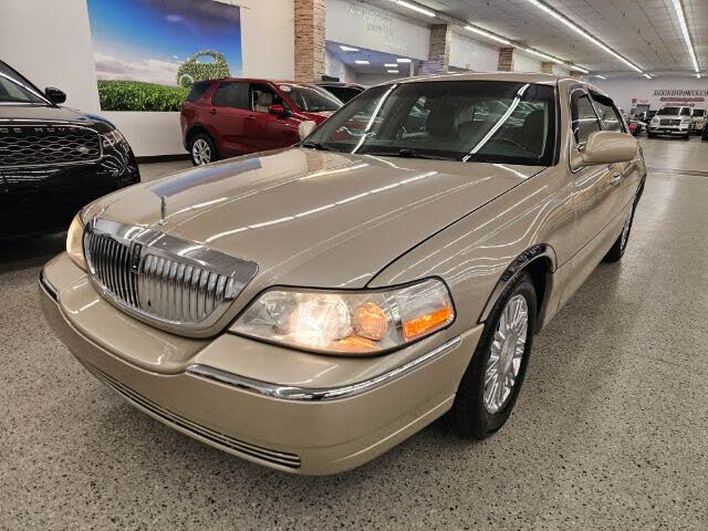 2010 Lincoln Town Car Signature Limited