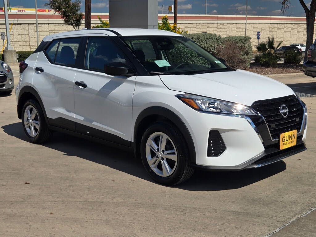 2025 Nissan Kicks Play S FWD