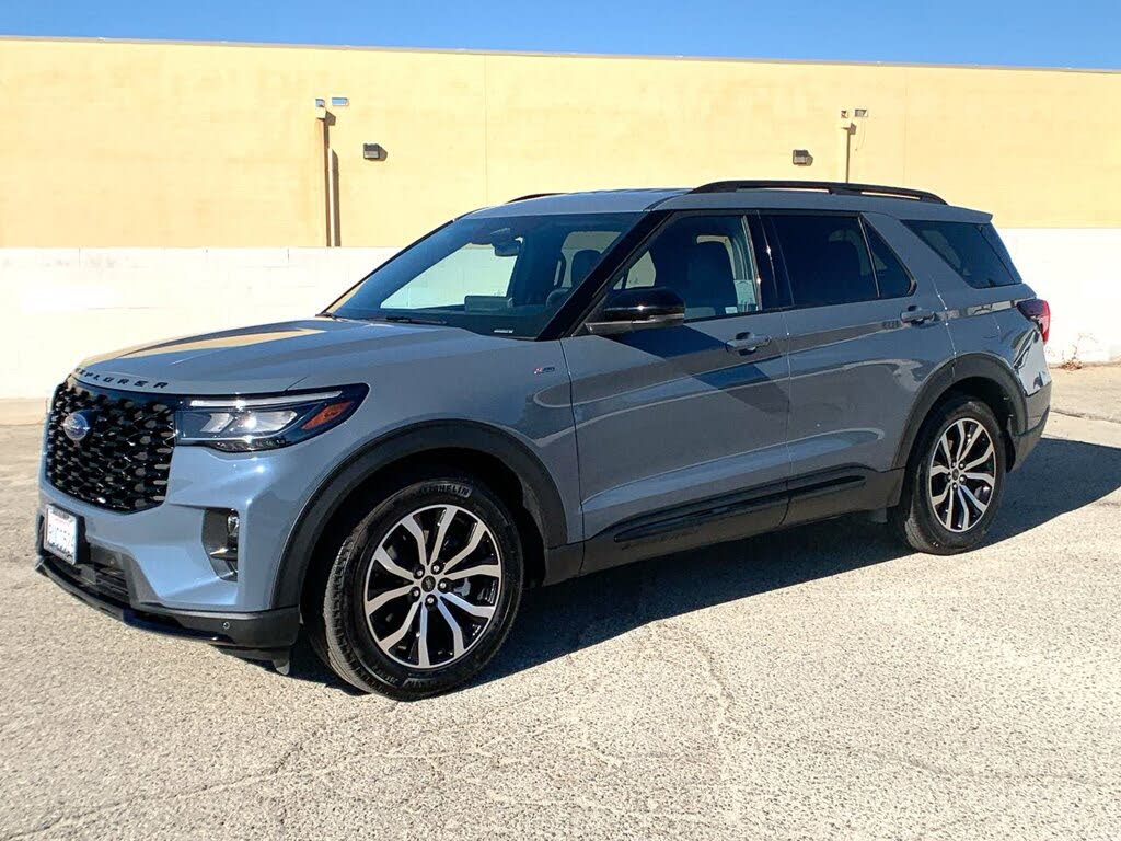 2025 Ford Explorer ST-Line RWD