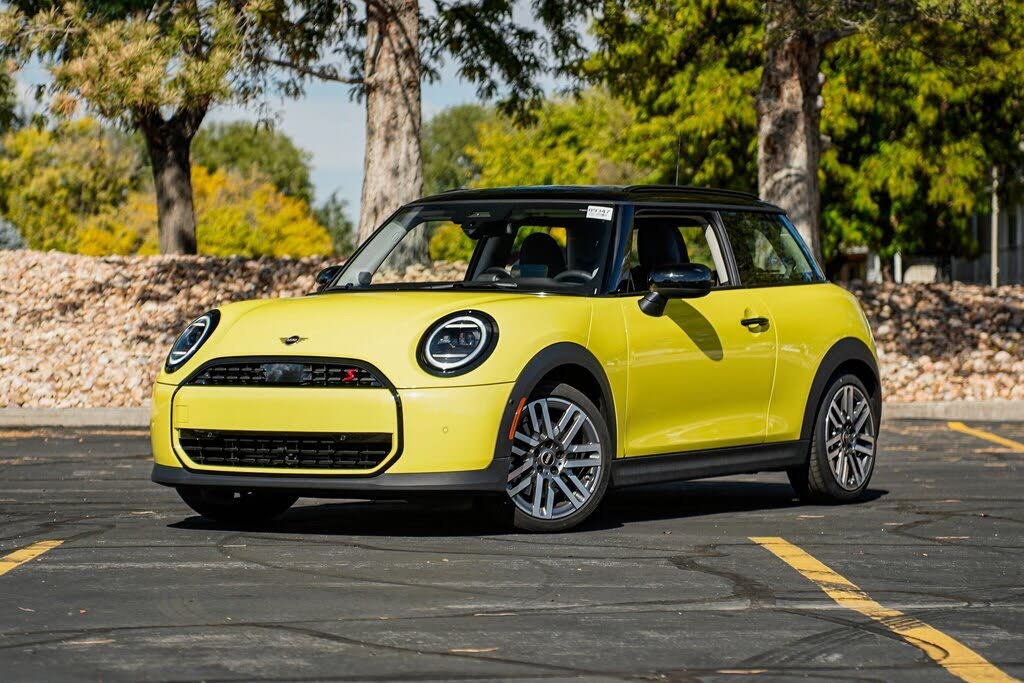 2025 MINI Cooper S Signature Trim 2-door Hatchback