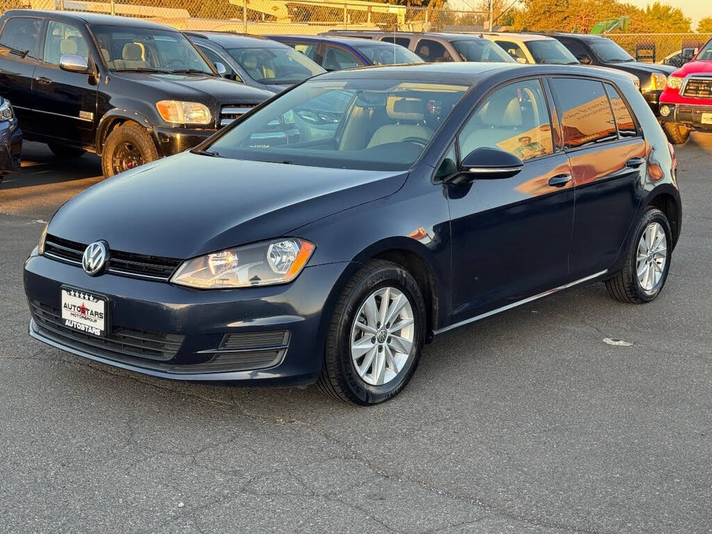 2016 Volkswagen Golf TSI S 4-Door FWD with Sunroof