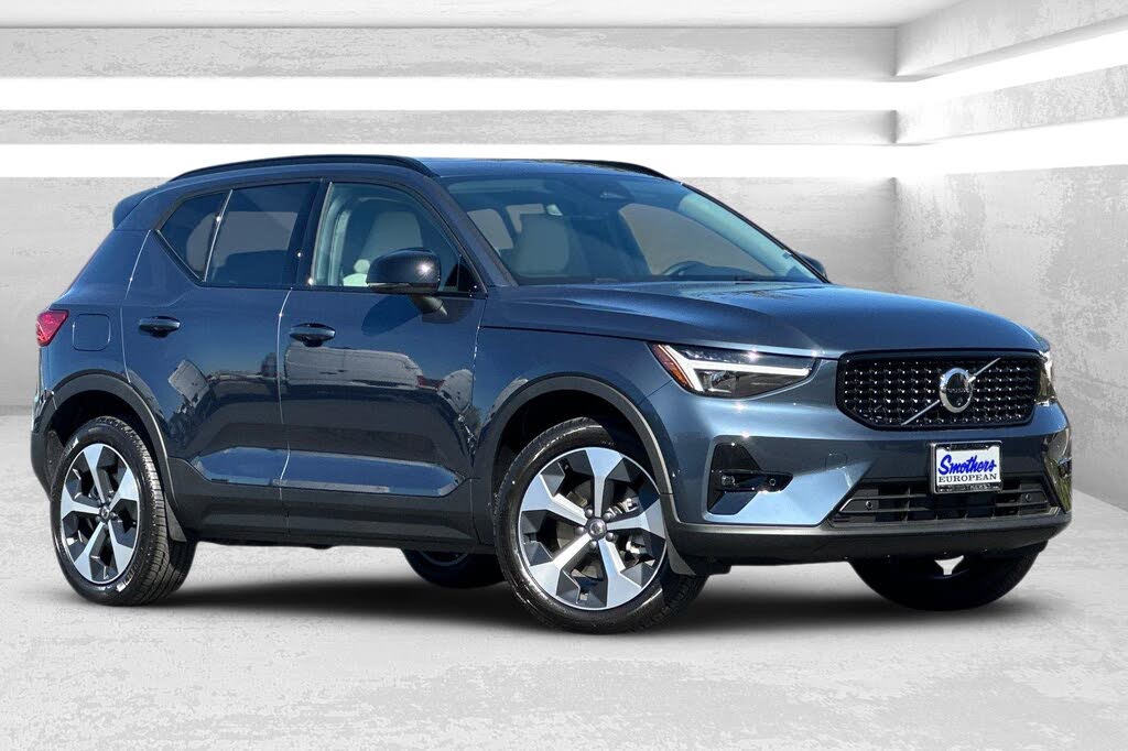 2026 Volvo XC40 B5 Plus AWD