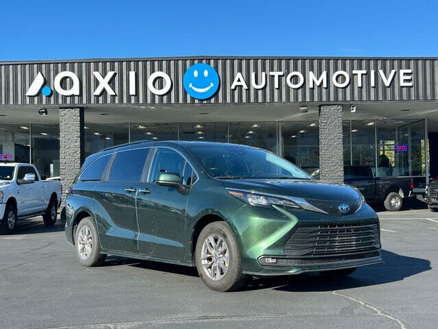 2025 Toyota Sienna XLE 7-Passenger FWD