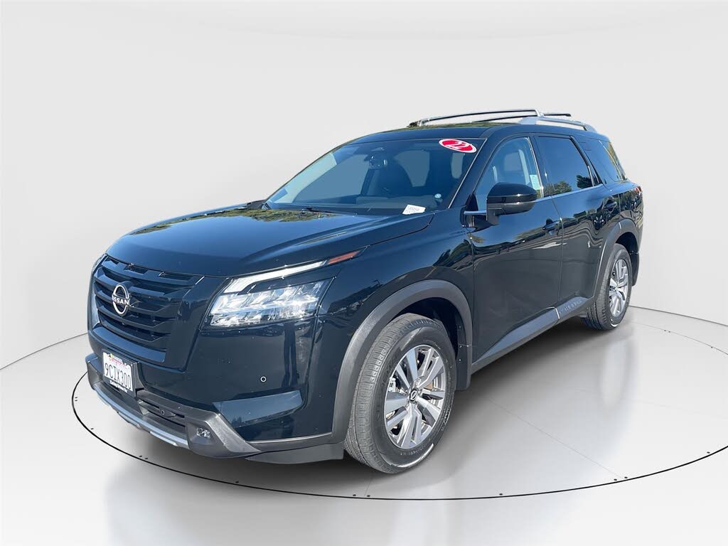 2022 Nissan Pathfinder SL FWD