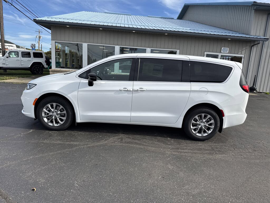 2026 Chrysler Pacifica Select AWD