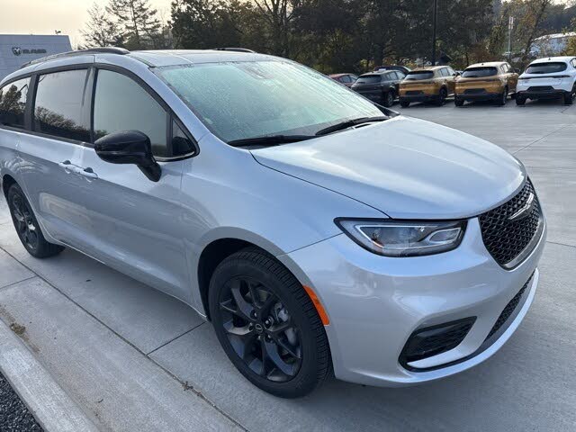 2026 Chrysler Pacifica Limited AWD