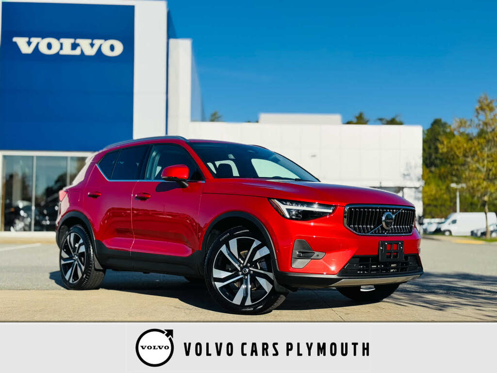 2025 Volvo XC40 B5 Ultra Bright Theme AWD