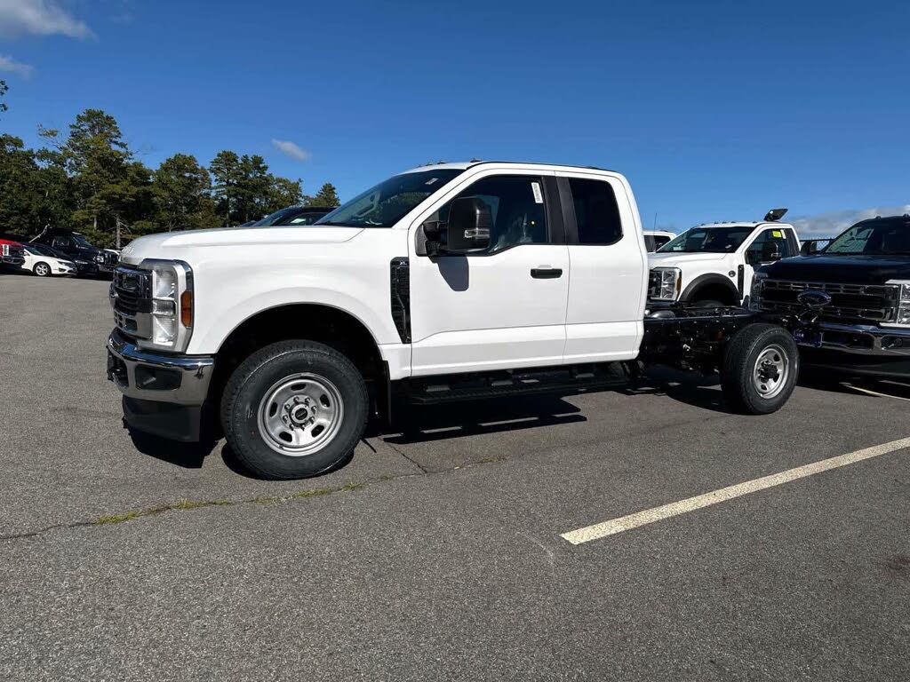 2026 Ford F-350 Super Duty Chassis
