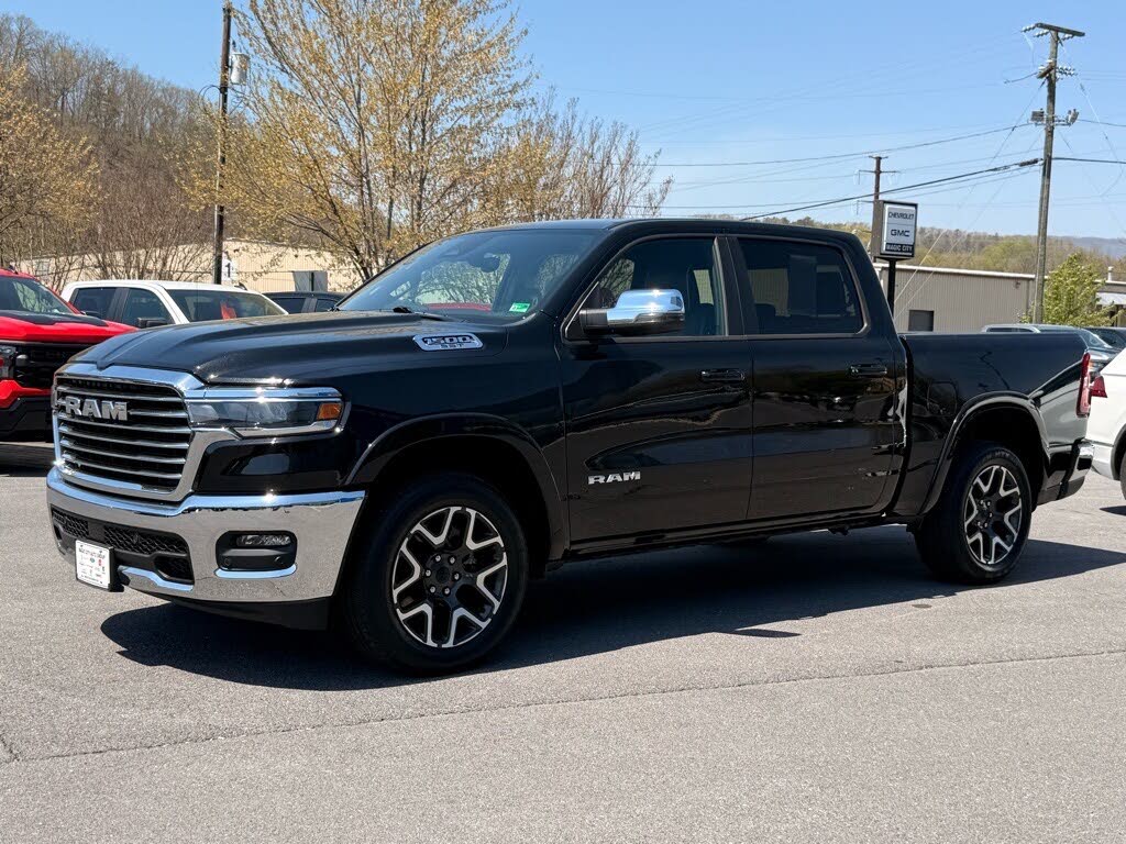 2025 RAM 1500 Laramie Crew Cab 4WD