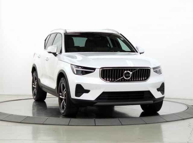 2025 Volvo XC40 B5 Core Bright Theme AWD