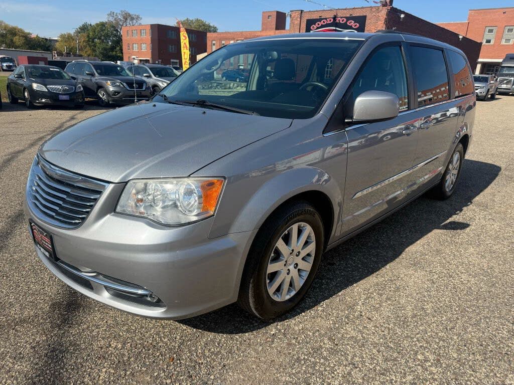 2014 Chrysler Town & Country Touring FWD