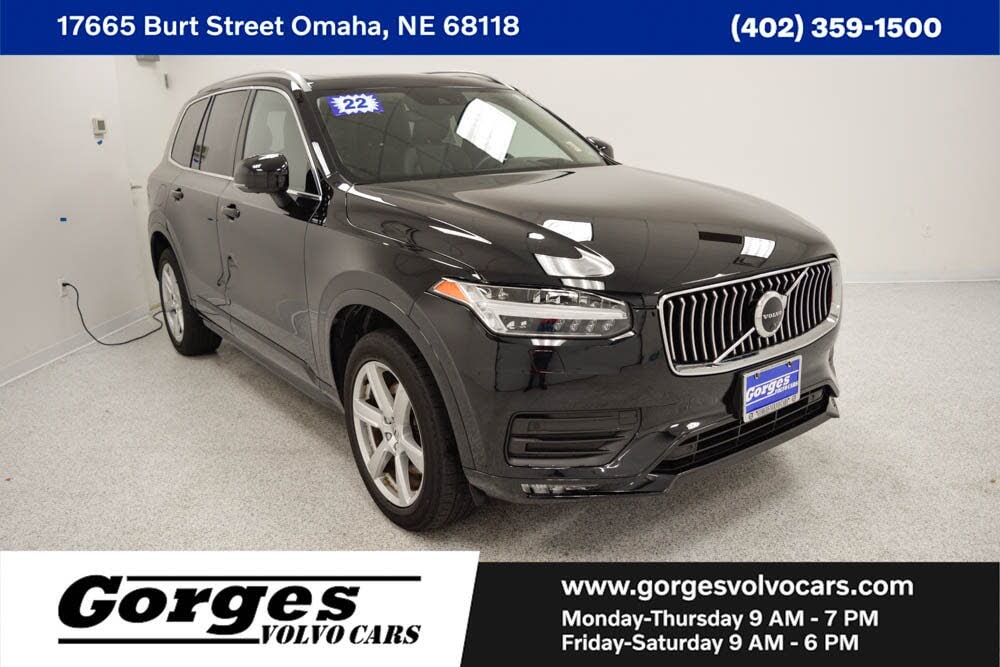 2022 Volvo XC90 T6 Momentum 7-Passenger AWD