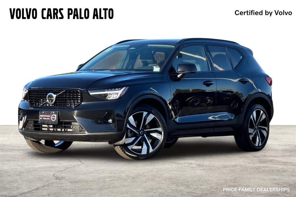 2025 Volvo XC40 B5 Plus Dark Theme AWD