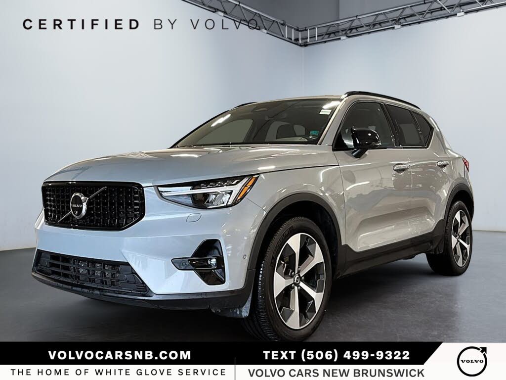 2025 Volvo XC40 B5 Plus Dark Theme AWD