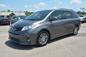 Toyota Sienna XLE Premium 8-Passenger FWD