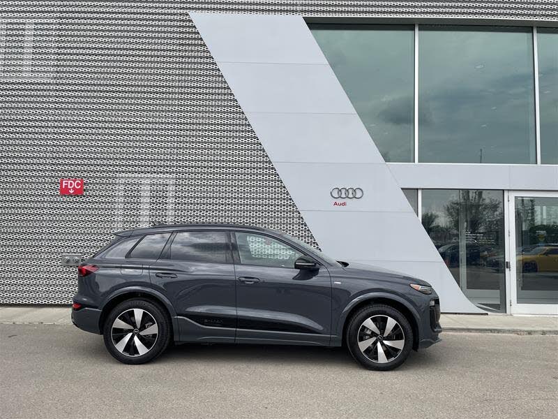 2025 Audi Q6 e-tron quattro Progressiv with Black Optics Package