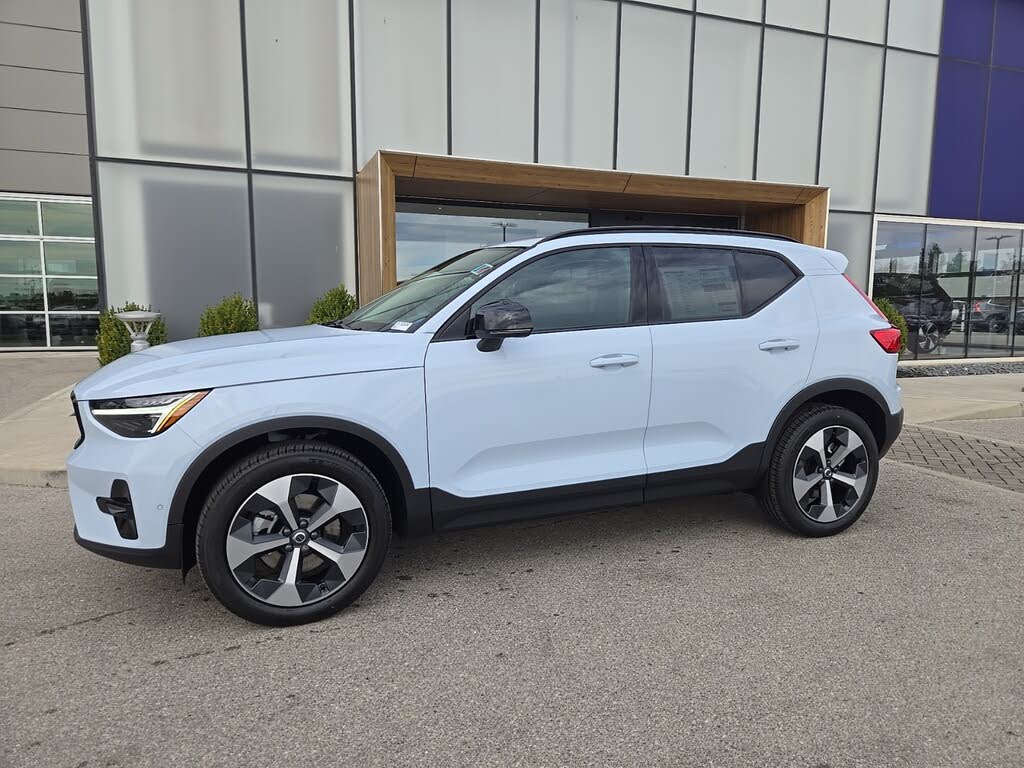 2026 Volvo XC40 B5 Plus AWD
