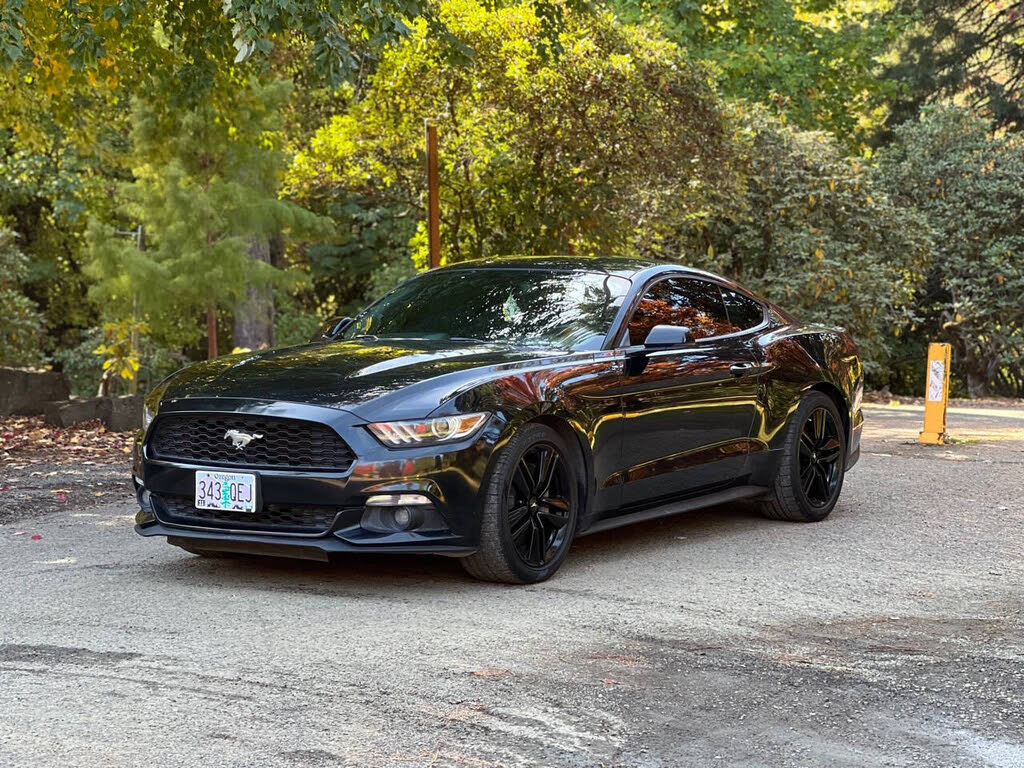 2017 Ford Mustang EcoBoost Premium Coupe RWD