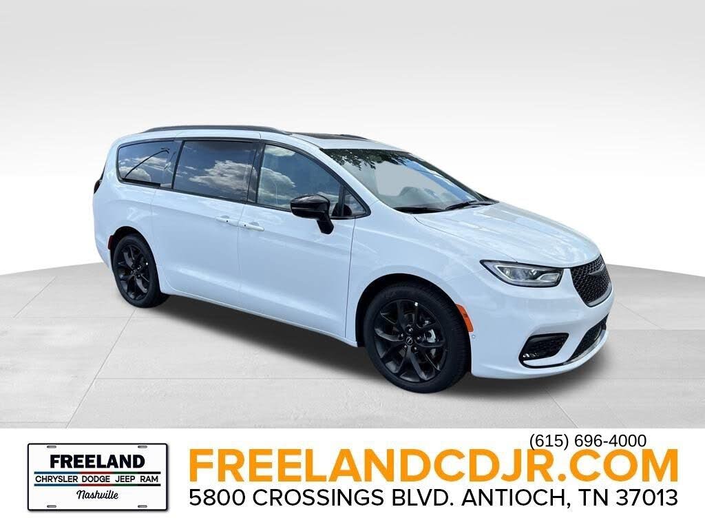 2026 Chrysler Pacifica Limited FWD