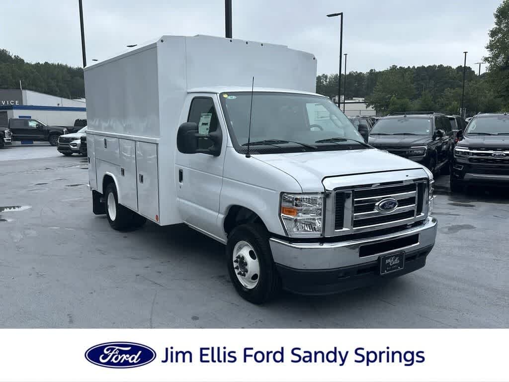 2025 Ford E-Series Chassis E-350 SD Cutaway SB DRW RWD