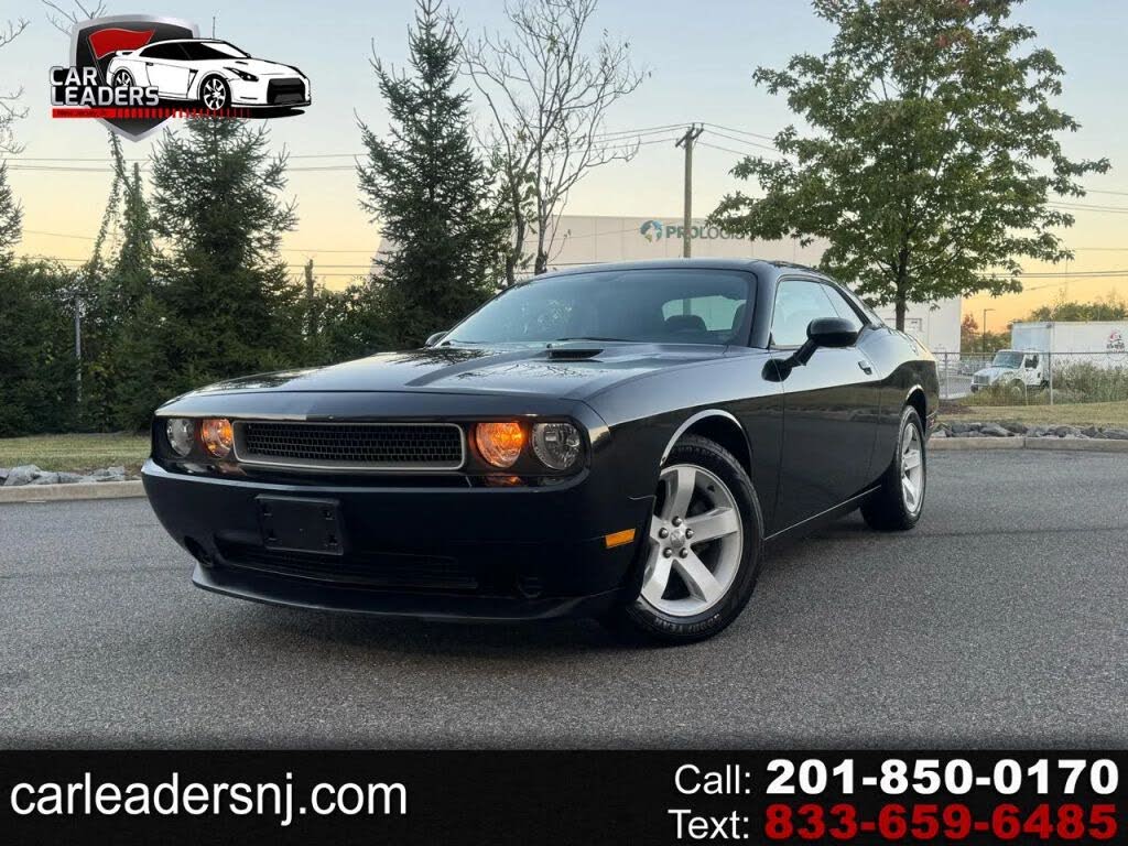 2013 Dodge Challenger SXT RWD