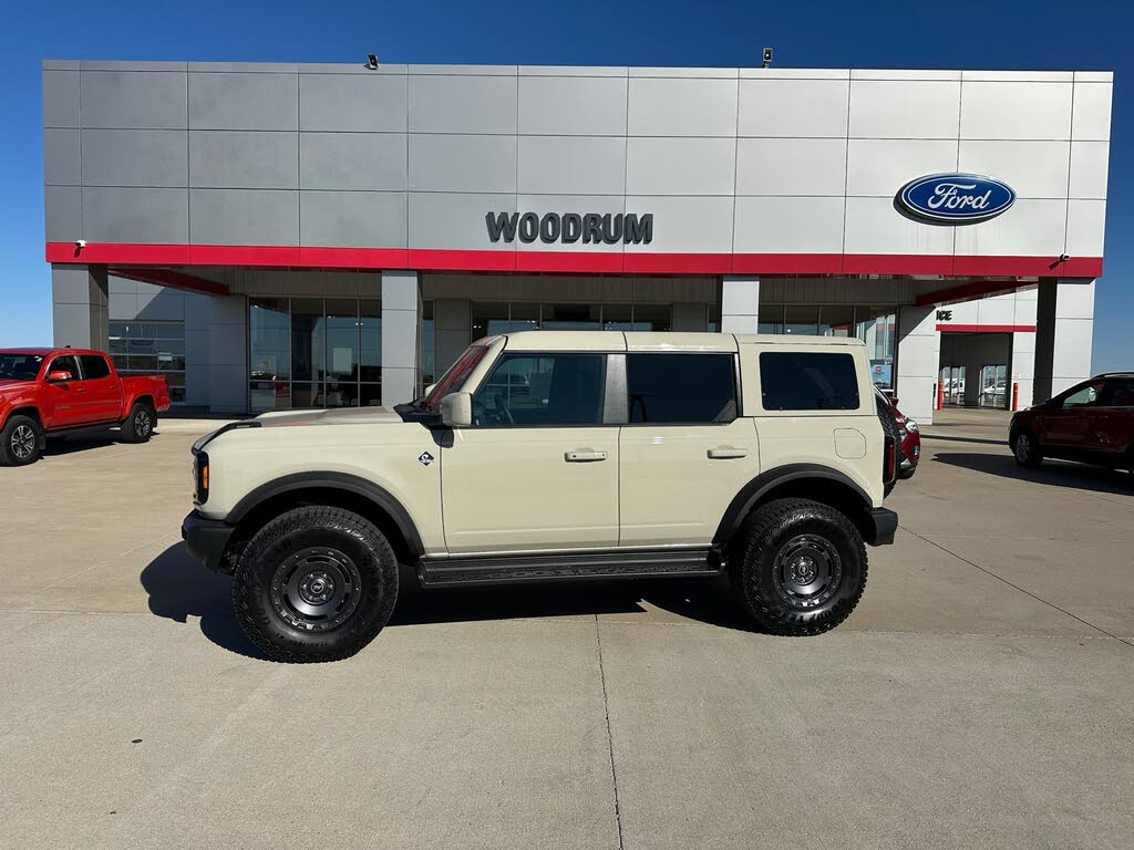 2025 Ford Bronco Outer Banks 4-Door 4WD