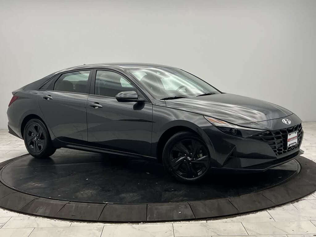 2023 Hyundai Elantra SEL FWD