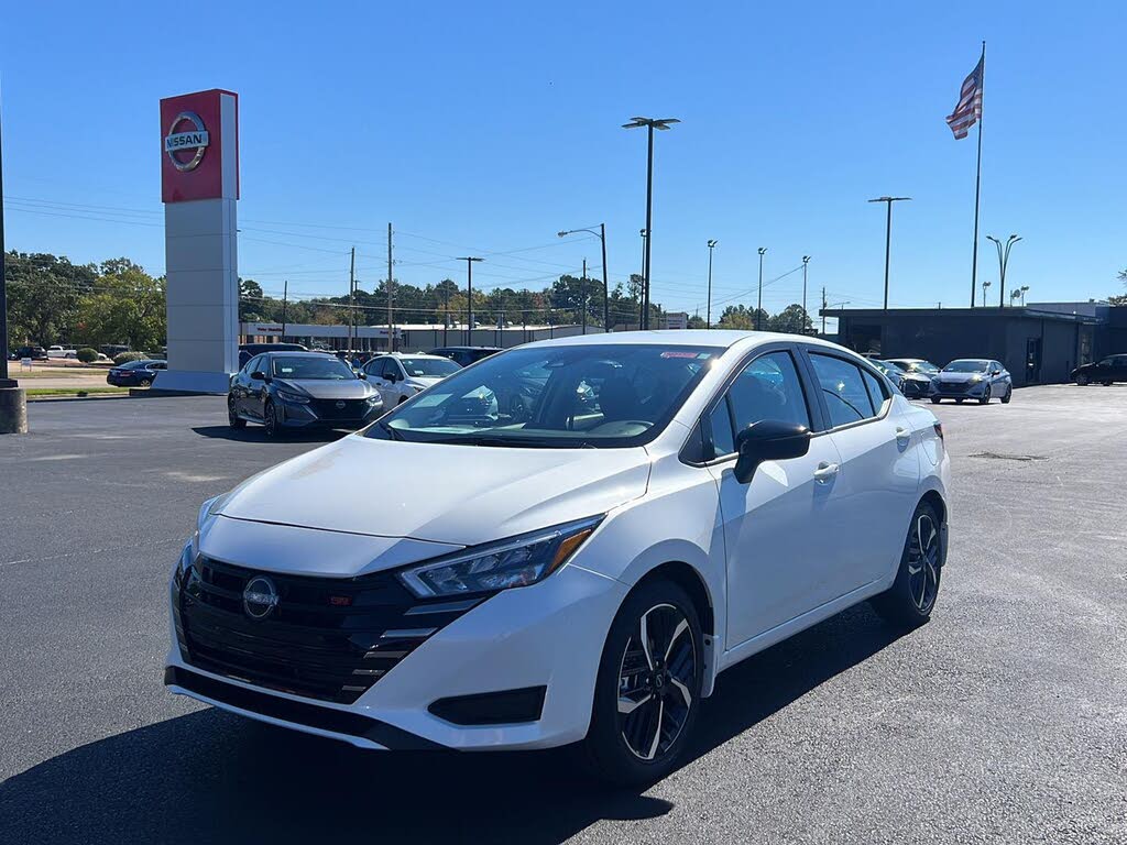 2025 Nissan Versa SR FWD