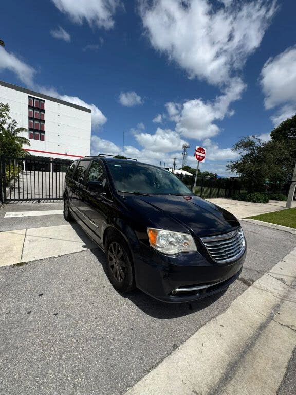2011 Chrysler Town & Country Touring-L FWD