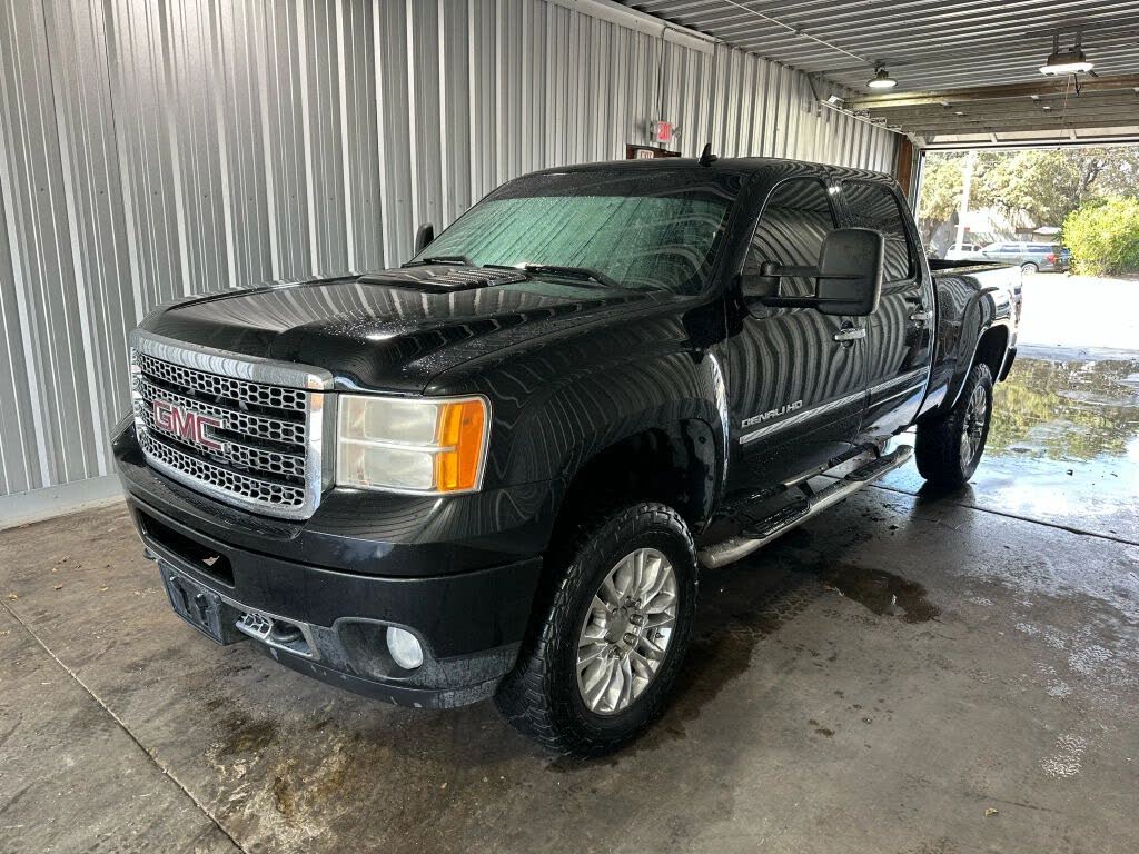 2013 GMC Sierra 2500HD Denali Crew Cab SB 4WD