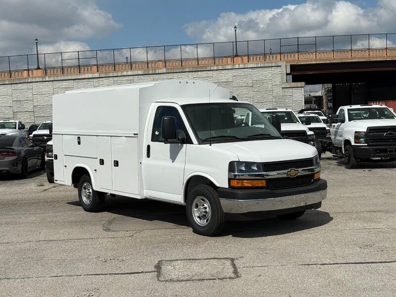2025 Chevrolet Express Chassis 3500 Cutaway 139