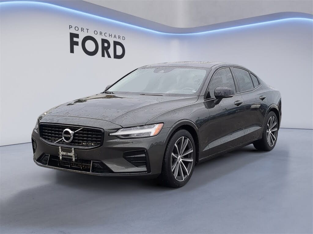 2022 Volvo S60 B5 Momentum AWD