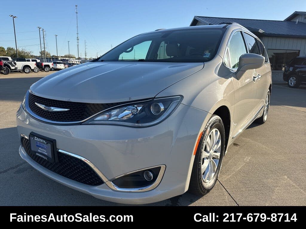 2017 Chrysler Pacifica Touring L FWD