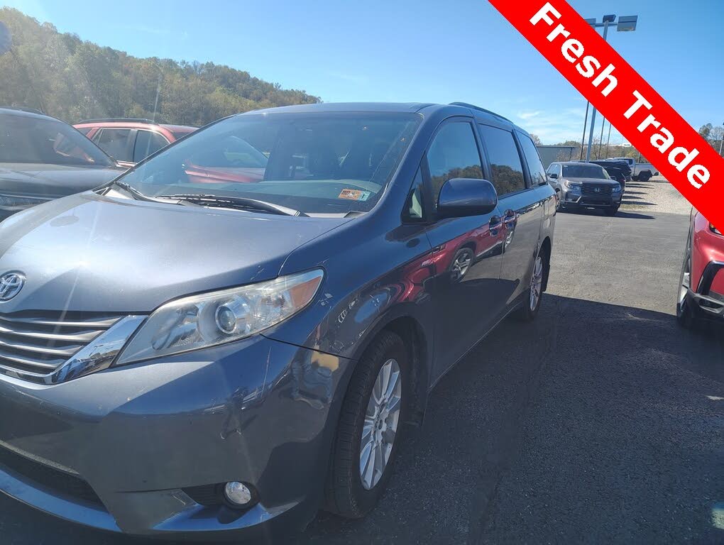 2017 Toyota Sienna XLE 7-Passenger AWD